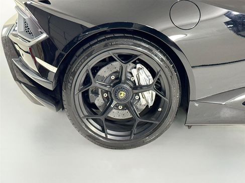 Used 2018 Lamborghini Huracan Performante AWD/4WD image 39
