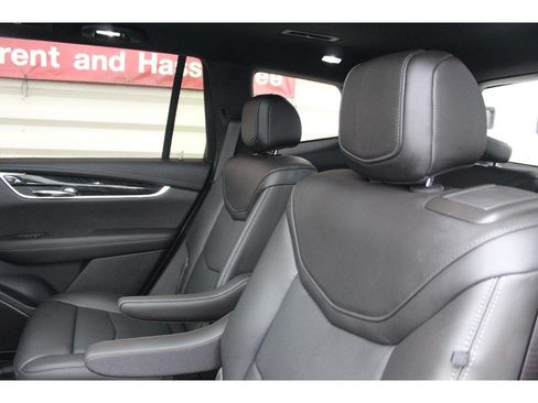 Used 2020 Cadillac XT6 Premium Luxury FWD image 11