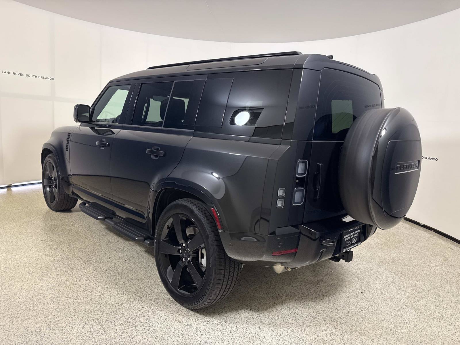 Used 2026 Land Rover Defender 110 X-Dynamic SE AWD/4WD image 3