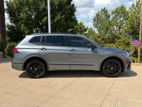 Used 2022 Volkswagen Tiguan SE R-Line FWD image 7