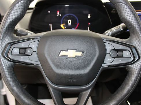 Used 2025 Chevrolet Trax LT image 24