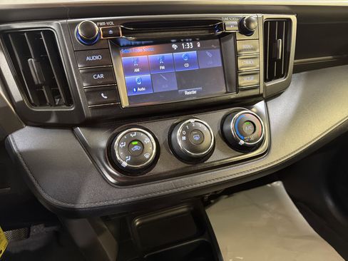 Used 2018 Toyota RAV4 LE image 17