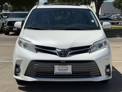 Used 2020 Toyota Sienna XLE w/ XLE Navigation Package FWD image 8