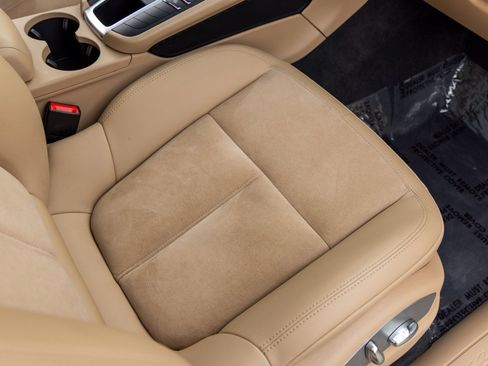 Used 2020 Porsche Macan image 49