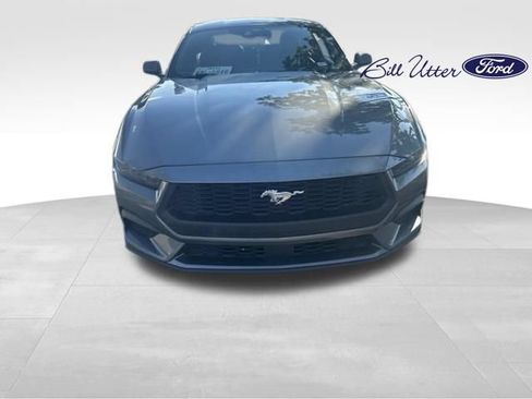 Used 2025 Ford Mustang Coupe RWD image 4
