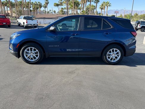 Used 2023 Chevrolet Equinox LS w/ LS Convenience Package FWD image 6