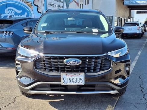 Used 2024 Ford Escape SE image 2