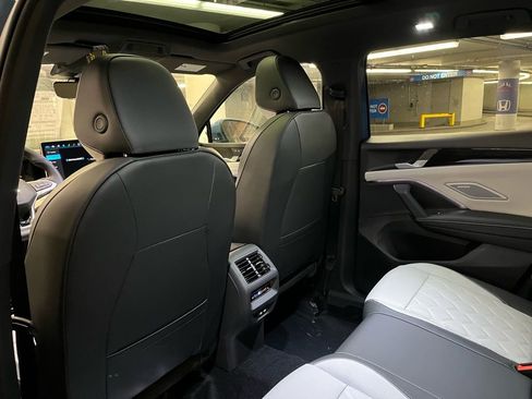 New 2026 Volkswagen Tiguan SEL R-Line AWD/4WD image 25