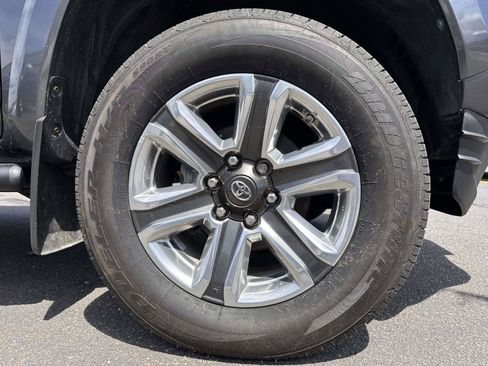 Used 2017 Toyota Tacoma Limited w/ Tow Package AWD/4WD image 7