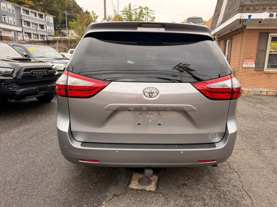 Used 2017 Toyota Sienna XLE w/ XLE Navigation Package AWD/4WD image 9