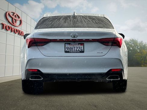 Certified 2022 Toyota Avalon XLE image 4