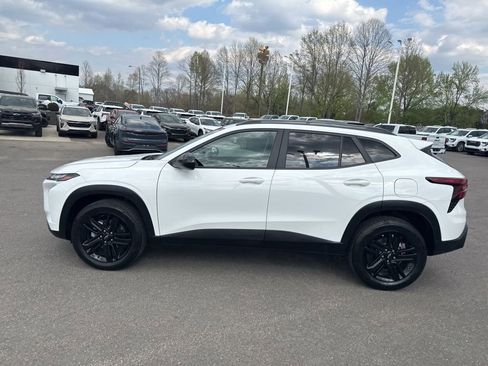 Used 2024 Chevrolet Trax ACTIV image 2