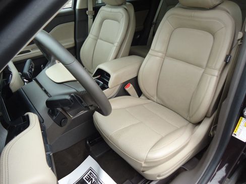 Used 2023 Lincoln Corsair AWD w/ Equipment Group 101A image 23