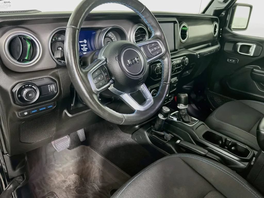 Used 2023 Jeep Wrangler Unlimited Rubicon 4xe w/ Cold Weather Group AWD/4WD image 10
