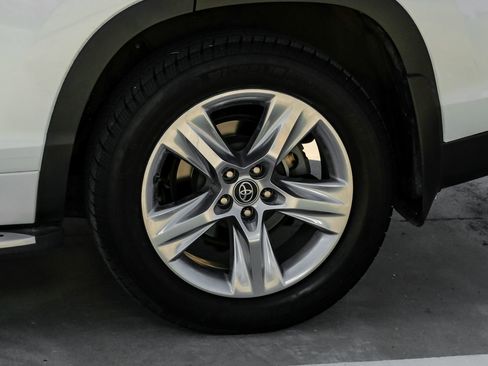 Used 2019 Toyota Highlander Limited FWD image 67