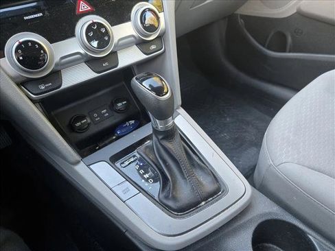 Used 2019 Hyundai Elantra SEL image 14