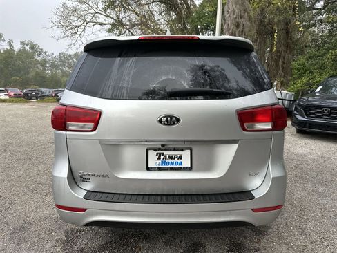 Used 2016 Kia Sedona LX image 5