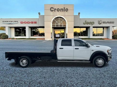Used 2024 RAM 5500 Tradesman w/ Chrome Appearance Group AWD/4WD image 2