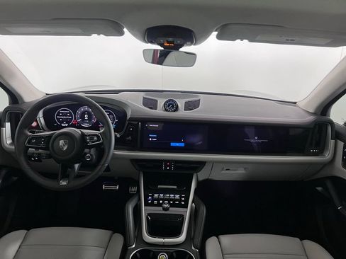 Certified 2025 Porsche Cayenne Turbo AWD/4WD image 21