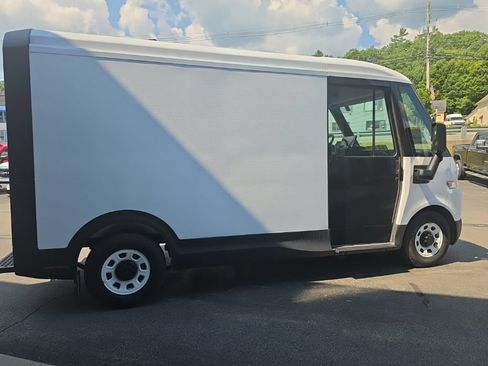 Used 2024 Chevrolet Brightdrop 400 w/ Commercial Equipment Package AWD/4WD image 7