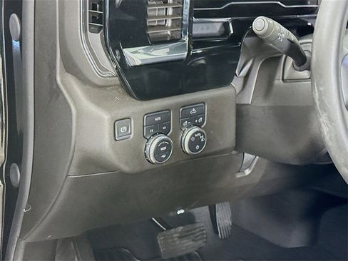 Used 2025 GMC Sierra 1500 SLE image 4