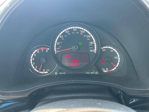 Used 2015 Volkswagen Beetle 1.8T Classic FWD image 16