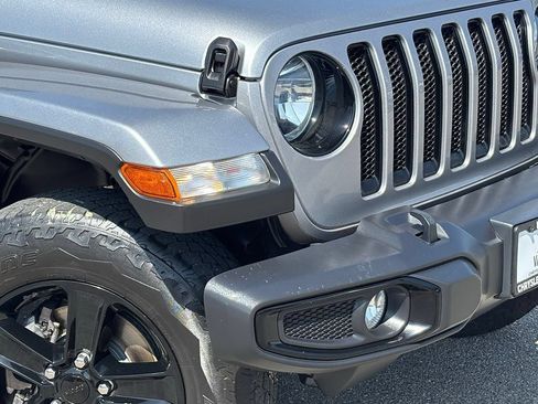 Used 2021 Jeep Wrangler Unlimited Sahara AWD/4WD image 7