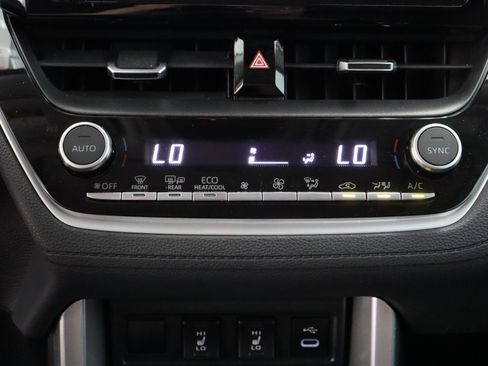 Used 2023 Toyota Corolla Cross XLE w/ Convenience Package FWD image 20