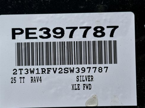 Used 2025 Toyota RAV4 XLE FWD image 15