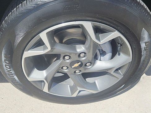 Used 2025 Chevrolet Trax LT FWD image 2