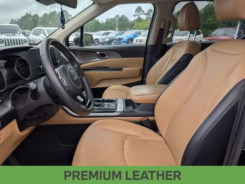 Used 2024 Kia Carnival LX FWD image 16