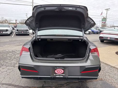 Used 2024 Hyundai Elantra SEL w/ Convenience Package image 40