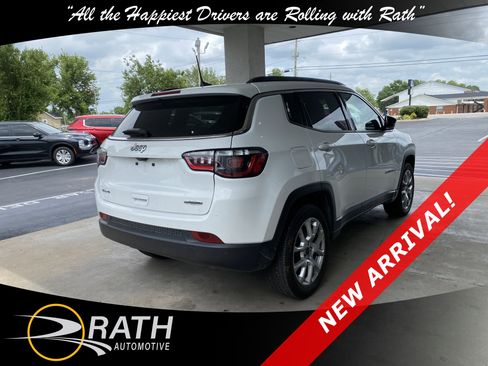 Used 2025 Jeep Compass Latitude AWD/4WD image 6