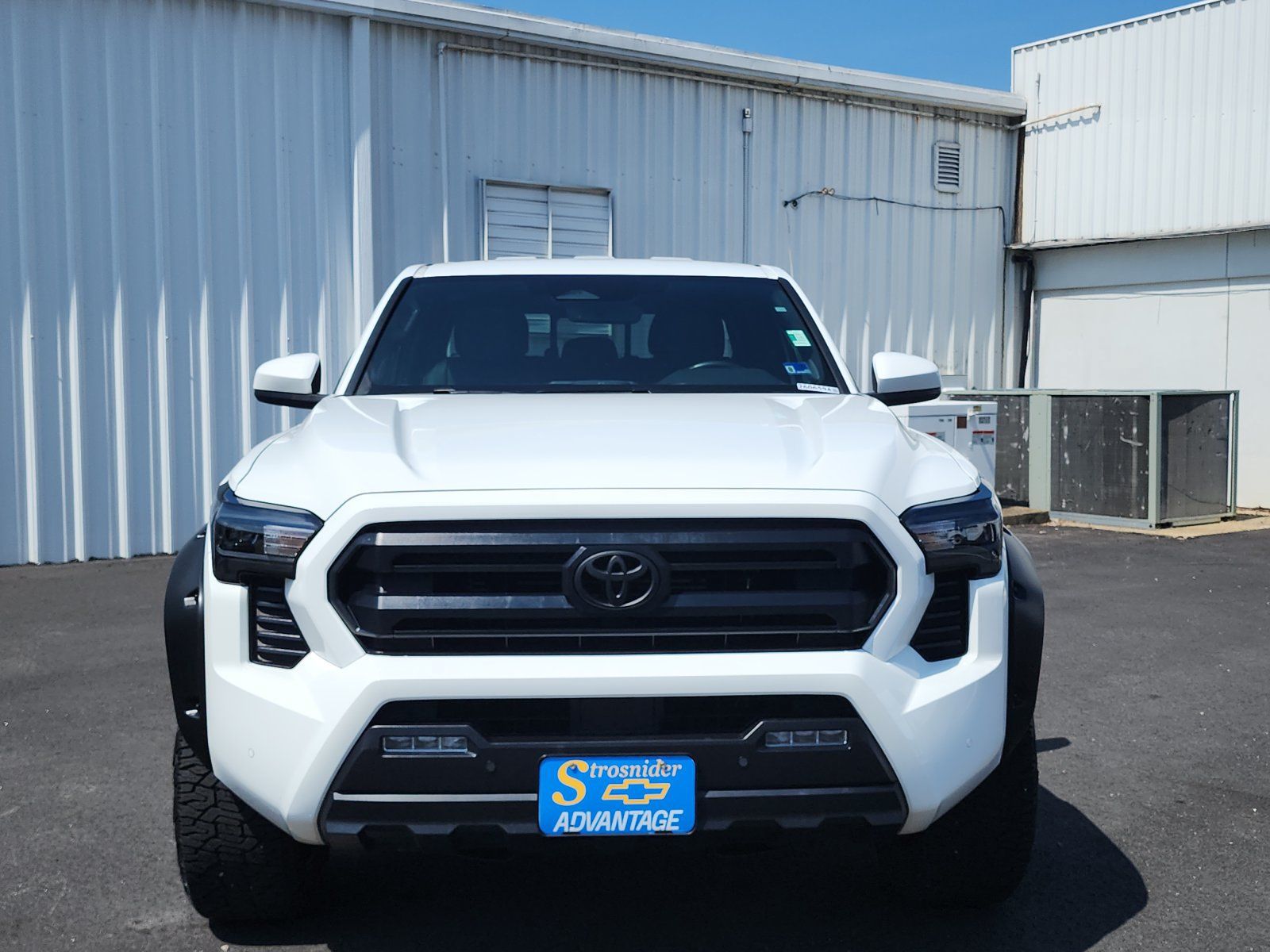 Used 2024 Toyota Tacoma SR5 AWD/4WD image 8