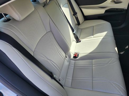 Used 2024 Lexus ES 300h Ultra Luxury w/ Accessory Package (Z2) FWD image 35