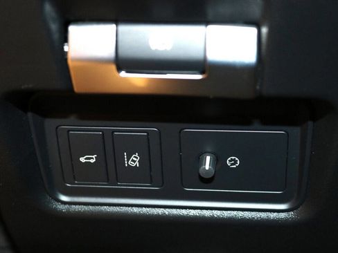 Used 2020 Jaguar E-PACE SE image 54