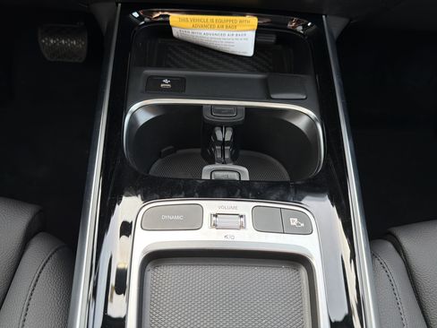 Used 2026 Mercedes-Benz GLB 250 4MATIC image 23