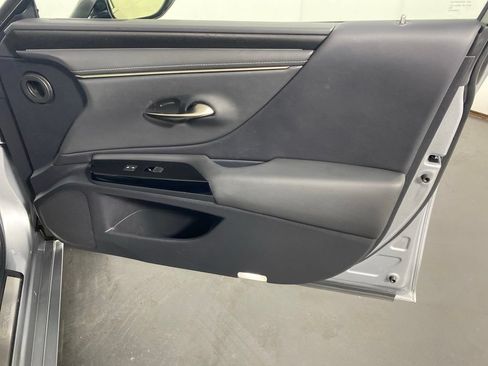 Used 2023 Lexus ES 300h w/ Accessory Package (Z2) FWD image 35