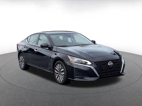 Used 2025 Nissan Altima 2.5 SV FWD image 4
