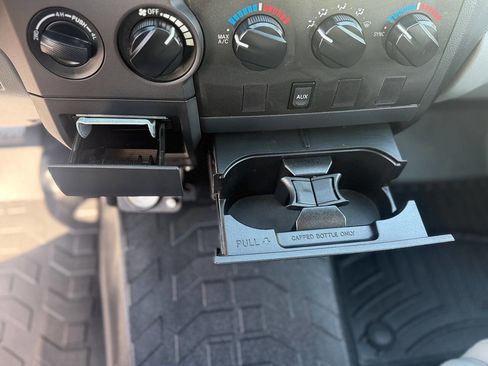 Used 2010 Toyota Tundra 4x4 Regular Cab Long Bed image 96