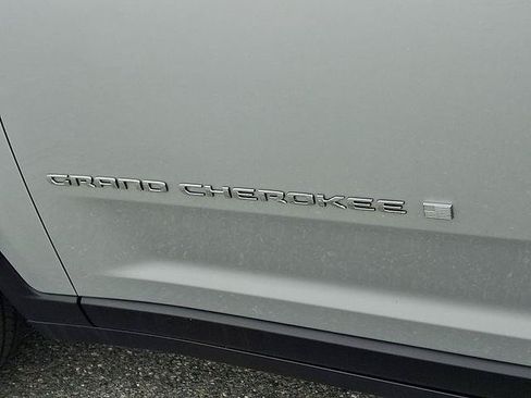 Certified 2023 Jeep Grand Cherokee Laredo AWD/4WD image 29