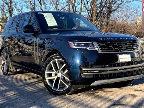 Used 2025 Land Rover Range Rover SE image 2