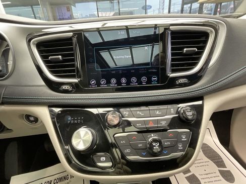 Used 2018 Chrysler Pacifica Limited w/ Advanced Safetytec Group image 13