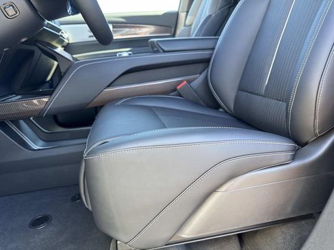 New 2026 Cadillac Vistiq Sport image 21