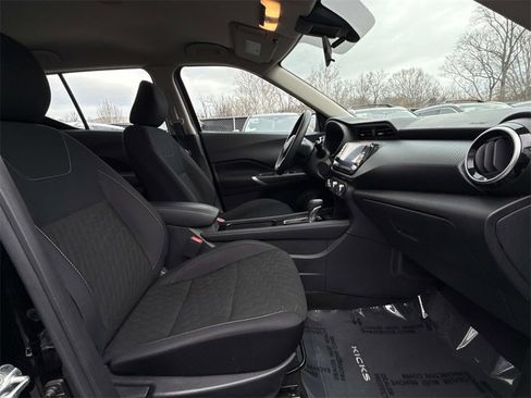 Used 2023 Nissan Kicks SV image 10