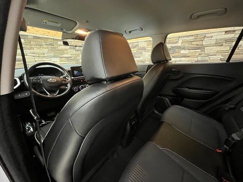 Used 2024 Hyundai Venue Limited FWD image 42