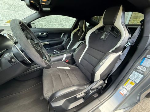 Used 2022 Ford Mustang Shelby GT500 w/ Carbon Fiber Track Pack image 17