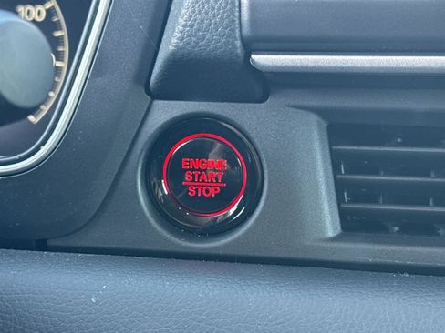 Used 2025 Honda Pilot Touring image 31