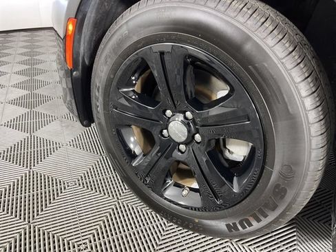Used 2023 Dodge Charger SXT RWD image 13