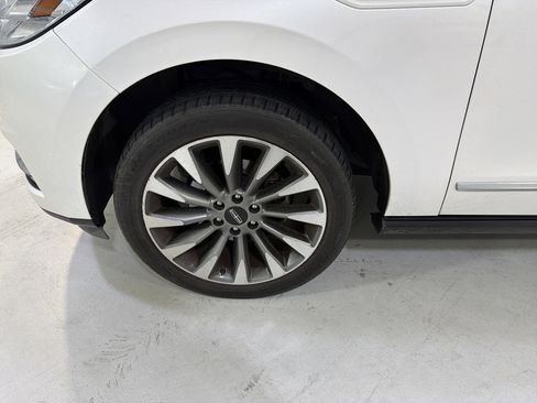 Used 2019 Lincoln Navigator Select w/ Cargo Package image 9